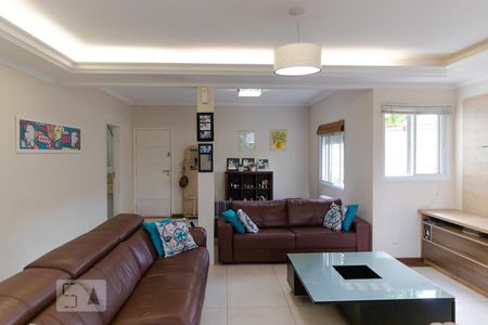 Casa à venda com 233m², 3 quartos e 3 vagas Casa à venda com 233m², 3 quartos e 3 vagasSalas