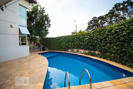Casa à venda com 233m², 3 quartos e 3 vagas Casa à venda com 233m², 3 quartos e 3 vagasÁrea comum - Piscina