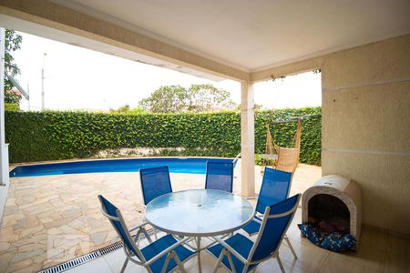 Casa à venda com 233m², 3 quartos e 3 vagas Casa à venda com 233m², 3 quartos e 3 vagasChurrasqueira