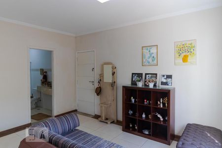 Casa à venda com 233m², 3 quartos e 3 vagas Casa à venda com 233m², 3 quartos e 3 vagasSalas