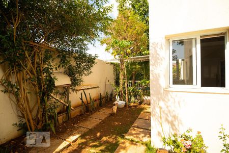 Casa à venda com 233m², 3 quartos e 3 vagas Casa à venda com 233m², 3 quartos e 3 vagasQuintal