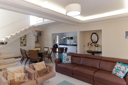 Casa à venda com 233m², 3 quartos e 3 vagas Casa à venda com 233m², 3 quartos e 3 vagasSalas