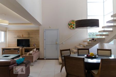 Casa à venda com 233m², 3 quartos e 3 vagas Casa à venda com 233m², 3 quartos e 3 vagasSalas