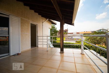 Casa à venda com 233m², 3 quartos e 3 vagas Casa à venda com 233m², 3 quartos e 3 vagasSacada do Quarto 01