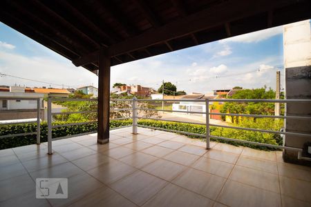 Casa à venda com 233m², 3 quartos e 3 vagas Casa à venda com 233m², 3 quartos e 3 vagasSacada do Quarto 01