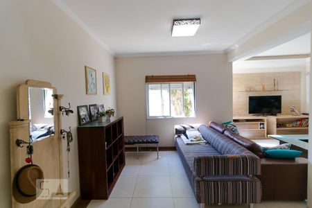 Casa à venda com 233m², 3 quartos e 3 vagas Casa à venda com 233m², 3 quartos e 3 vagasSalas