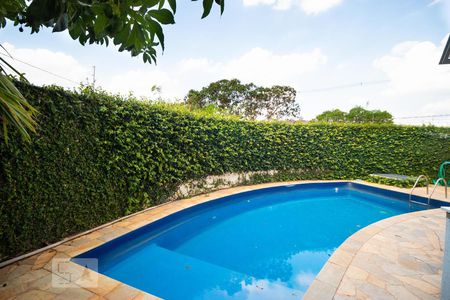 Casa à venda com 233m², 3 quartos e 3 vagas Casa à venda com 233m², 3 quartos e 3 vagasÁrea comum - Piscina