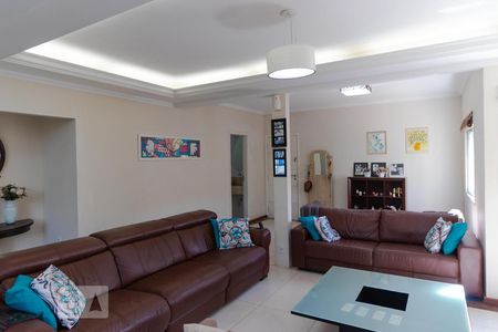 Casa à venda com 233m², 3 quartos e 3 vagas Casa à venda com 233m², 3 quartos e 3 vagasSalas