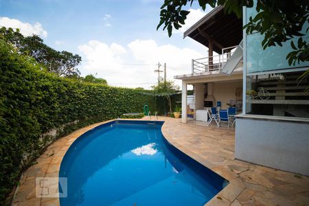 Casa à venda com 233m², 3 quartos e 3 vagas Casa à venda com 233m², 3 quartos e 3 vagasÁrea comum - Piscina