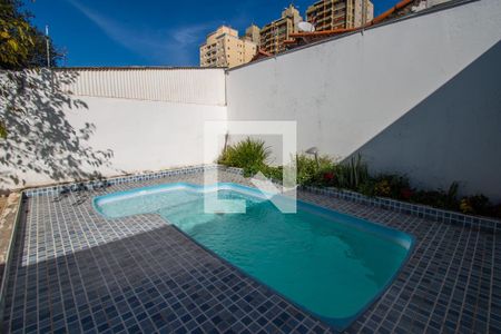 Casa à venda com 148m², 3 quartos e 3 vagas Casa à venda com 148m², 3 quartos e 3 vagasPiscina
