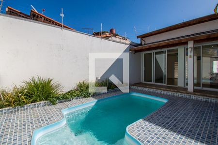 Casa à venda com 148m², 3 quartos e 3 vagas Casa à venda com 148m², 3 quartos e 3 vagasPiscina