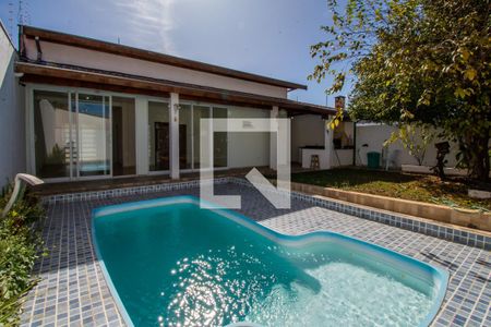 Casa à venda com 148m², 3 quartos e 3 vagas Casa à venda com 148m², 3 quartos e 3 vagasPiscina