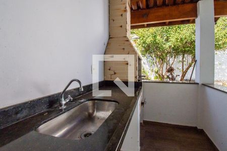 Casa à venda com 148m², 3 quartos e 3 vagas Casa à venda com 148m², 3 quartos e 3 vagasChurrasqueira