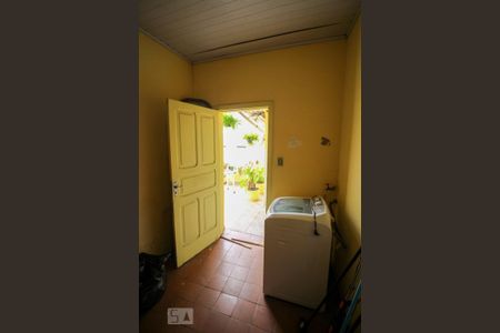 Casa de condomínio à venda com 340m², 4 quartos e 2 vagas Casa de condomínio à venda com 340m², 4 quartos e 2 vagasLavanderia