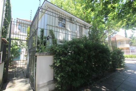 Casa à venda com 263m², 6 quartos e 3 vagasFACHADA