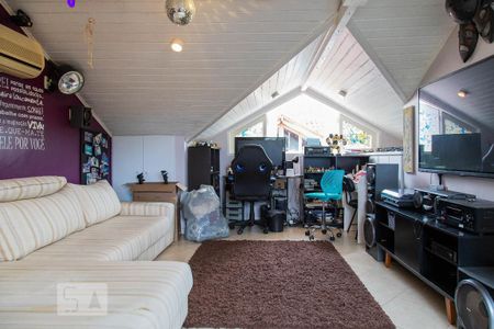 Casa de condomínio à venda com 236m², 2 quartos e sem vaga Casa de condomínio à venda com 236m², 2 quartos e sem vagaSótão