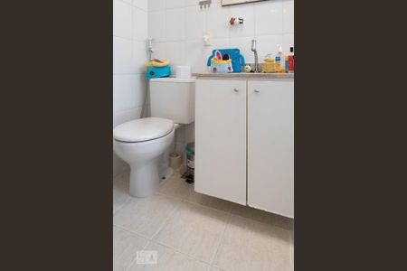 Casa de condomínio à venda com 236m², 2 quartos e sem vaga Casa de condomínio à venda com 236m², 2 quartos e sem vagaBanheiro da suíte 1