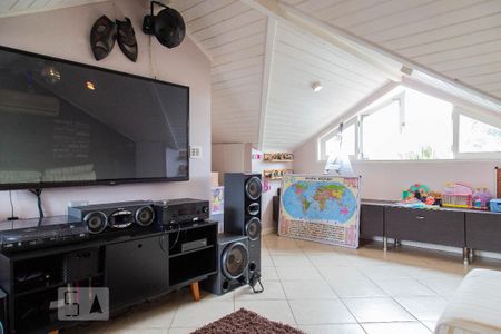 Casa de condomínio à venda com 236m², 2 quartos e sem vaga Casa de condomínio à venda com 236m², 2 quartos e sem vagaSótão