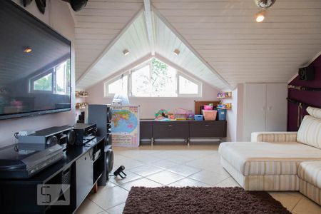 Casa de condomínio à venda com 236m², 2 quartos e sem vaga Casa de condomínio à venda com 236m², 2 quartos e sem vagaSótão