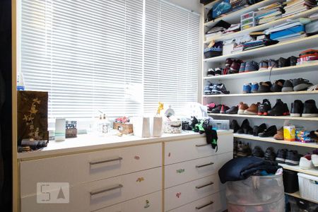 Casa de condomínio à venda com 236m², 2 quartos e sem vaga Casa de condomínio à venda com 236m², 2 quartos e sem vagaCloset da suíte 2