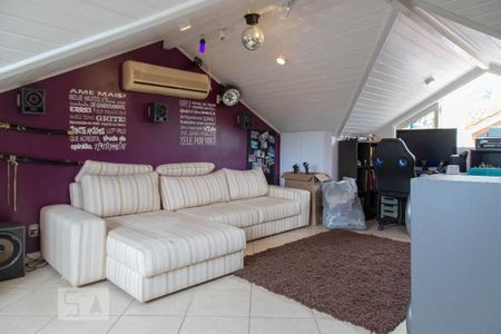 Casa de condomínio à venda com 236m², 2 quartos e sem vaga Casa de condomínio à venda com 236m², 2 quartos e sem vagaSótão