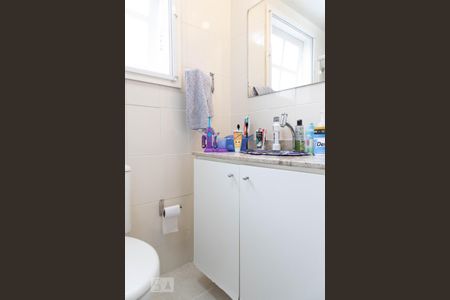 Casa de condomínio à venda com 236m², 2 quartos e sem vaga Casa de condomínio à venda com 236m², 2 quartos e sem vagaBanheiro da suíte 2