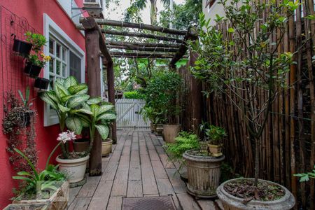 Casa de condomínio à venda com 236m², 2 quartos e sem vaga Casa de condomínio à venda com 236m², 2 quartos e sem vagaQuintal