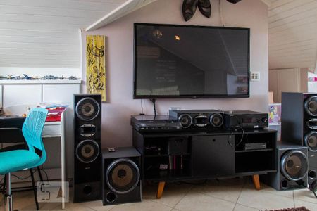 Casa de condomínio à venda com 236m², 2 quartos e sem vaga Casa de condomínio à venda com 236m², 2 quartos e sem vagaSótão