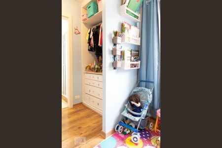 Casa de condomínio à venda com 236m², 2 quartos e sem vaga Casa de condomínio à venda com 236m², 2 quartos e sem vagaCloset da suíte 1