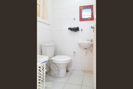 Casa de condomínio à venda com 236m², 2 quartos e sem vaga Casa de condomínio à venda com 236m², 2 quartos e sem vagaBanheiro de serviço