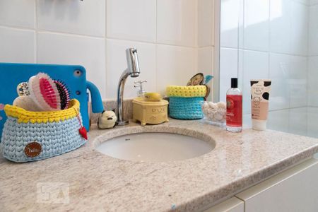 Casa de condomínio à venda com 236m², 2 quartos e sem vaga Casa de condomínio à venda com 236m², 2 quartos e sem vagaBanheiro da suíte 1