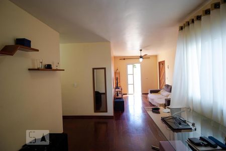 Apartamento para alugar com 76m², 2 quartos e 1 vagaSalas