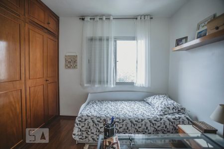 Apartamento à venda com 210m², 4 quartos e 3 vagas Apartamento à venda com 210m², 4 quartos e 3 vagasQuarto 2 - Armários