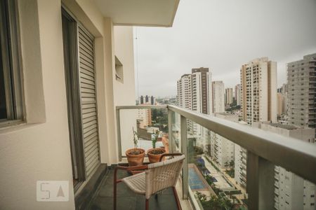 Apartamento à venda com 210m², 4 quartos e 3 vagas Apartamento à venda com 210m², 4 quartos e 3 vagasVaranda