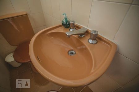 Apartamento à venda com 210m², 4 quartos e 3 vagas Apartamento à venda com 210m², 4 quartos e 3 vagasBanheiro de Serviço - Torneira