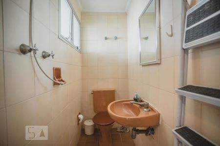 Apartamento à venda com 210m², 4 quartos e 3 vagas Apartamento à venda com 210m², 4 quartos e 3 vagasBanheiro de Serviço