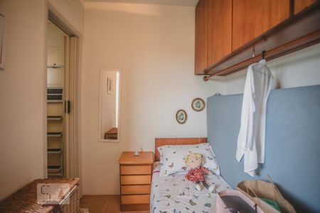 Apartamento à venda com 210m², 4 quartos e 3 vagas Apartamento à venda com 210m², 4 quartos e 3 vagasQuarto de Serviço