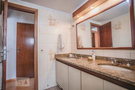 Apartamento à venda com 210m², 4 quartos e 3 vagas Apartamento à venda com 210m², 4 quartos e 3 vagasBanheiro Suíte