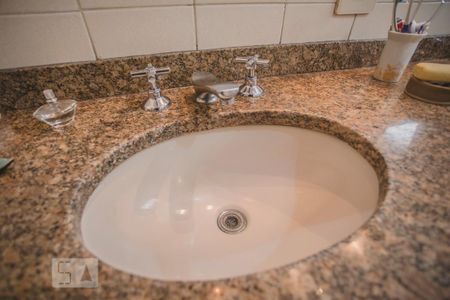 Apartamento à venda com 210m², 4 quartos e 3 vagas Apartamento à venda com 210m², 4 quartos e 3 vagasBanheiro Suíte - Torneira