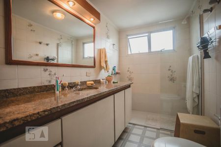 Apartamento à venda com 210m², 4 quartos e 3 vagas Apartamento à venda com 210m², 4 quartos e 3 vagasBanheiro 2