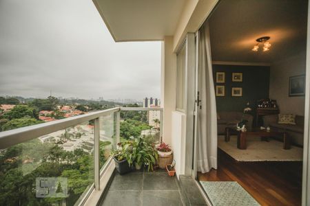 Apartamento à venda com 210m², 4 quartos e 3 vagas Apartamento à venda com 210m², 4 quartos e 3 vagasVaranda