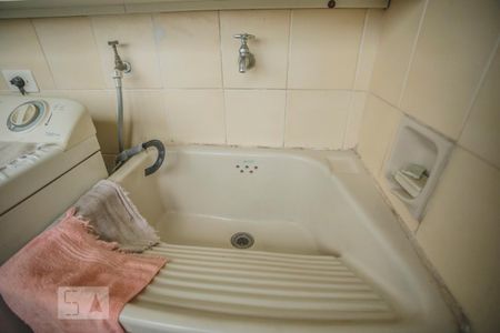 Apartamento à venda com 210m², 4 quartos e 3 vagas Apartamento à venda com 210m², 4 quartos e 3 vagasÁrea de Serviço - Torneira