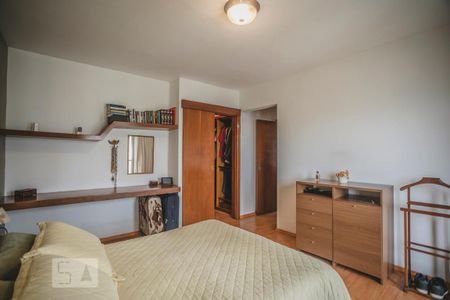Apartamento à venda com 210m², 4 quartos e 3 vagas Apartamento à venda com 210m², 4 quartos e 3 vagasSuíte