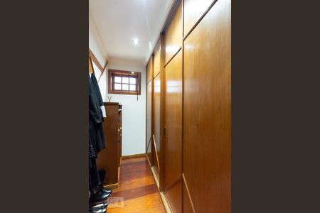 Casa à venda com 600m², 4 quartos e 6 vagas Casa à venda com 600m², 4 quartos e 6 vagasCloset do quarto