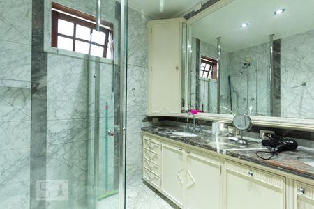 Casa à venda com 600m², 4 quartos e 6 vagas Casa à venda com 600m², 4 quartos e 6 vagasBanheiro