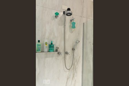 Casa à venda com 600m², 4 quartos e 6 vagas Casa à venda com 600m², 4 quartos e 6 vagasBanheiro da Suíte 1