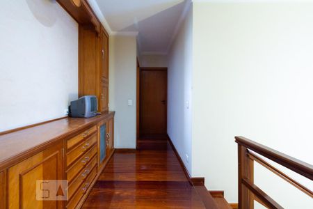 Casa à venda com 600m², 4 quartos e 6 vagas Casa à venda com 600m², 4 quartos e 6 vagasCorredor