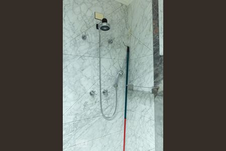 Casa à venda com 600m², 4 quartos e 6 vagas Casa à venda com 600m², 4 quartos e 6 vagasBanheiro