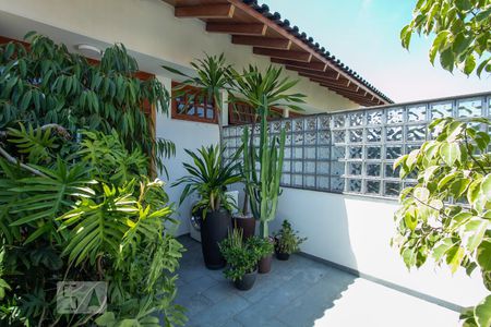 Casa à venda com 600m², 4 quartos e 6 vagas Casa à venda com 600m², 4 quartos e 6 vagasEdicula