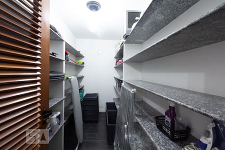 Casa à venda com 600m², 4 quartos e 6 vagas Casa à venda com 600m², 4 quartos e 6 vagasdispensa